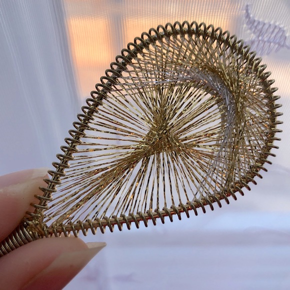 Vintage lightweight gold and silver boho earings - Picture 2 of 3